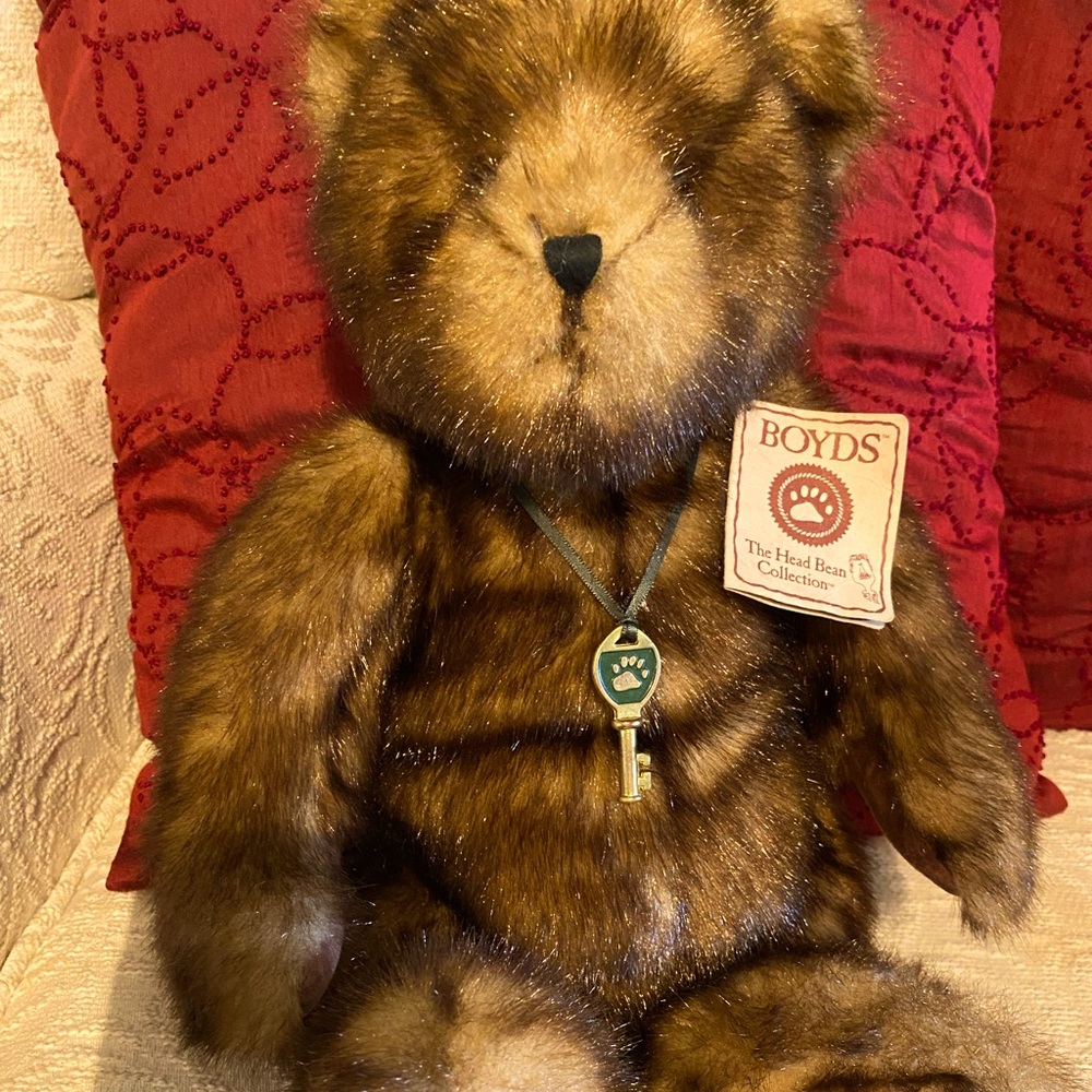 Boyd’s bear, 16 inch, HB’s Heirloom Series